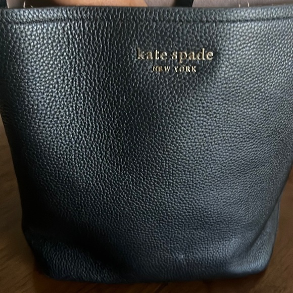kate spade Handbags - Kate spade tote , like new